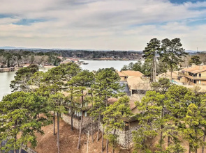 Views & Pool Access: Quaint Condo in Hot Springs!