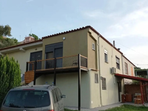 Entire unit near beach access to garden