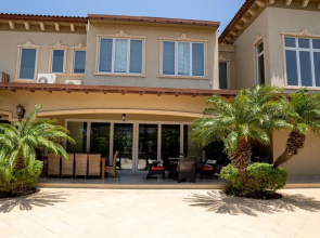 Malmok Luxury Villa