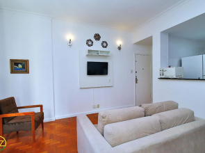 Sala e 2 quartos econômico no posto 5 em Copacabana