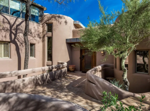 Carefree Oasis - Four Bedroom Home