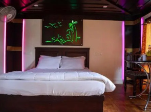 Nova Holidays Houseboat