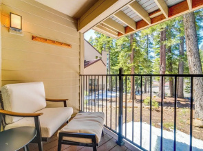 Steps to Lake: Scenic Carnelian Bay Retreat