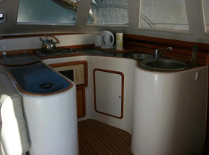 On Y Va , Delightful 3 bedroom catarmaran, with skipper