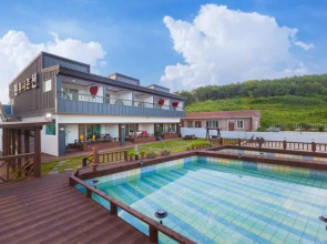 Namhae Two Seasons Pension
