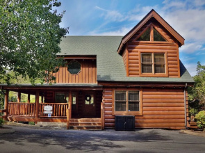 Mayberry 3 Br cabin by RedAwning