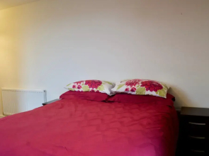 Large and Modern 2 Bed 2 Bath Edinburgh Apartment