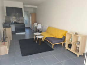 Jolie studio au calme avec jardin privatif.