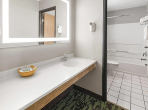 Super 8 by Wyndham New Stanton