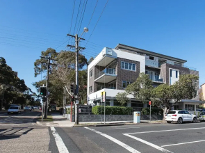 Spacious 2-bed Apartment Close to City