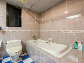 LeeHome Youth Hostel