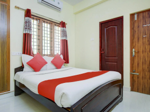 OYO Flagship 73612 Home Tree Service Apartments