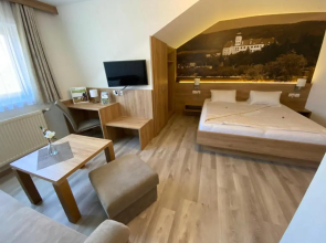 Privatzimmer & Ferienwohnungen Leeb