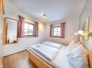 Cozy Chalet with Sauna near Königsleiten