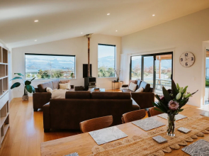 On The Rocks - Spacious