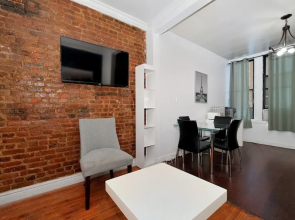 Charming 2BR Apartment Near Times Square