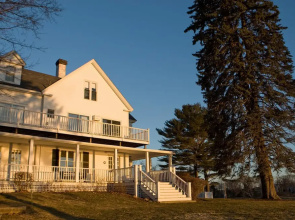 Dockside Guest Quarters & Restaurant