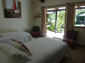 Thorold Country House