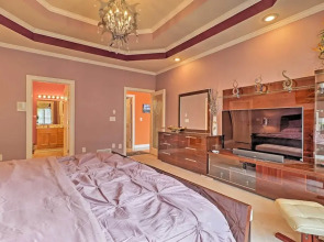 Stunning Duluth Family House w/ Fireplace & Patio!