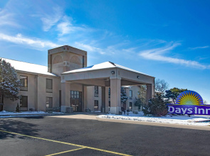 Days Inn & Suites by Wyndham Cuba