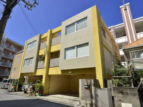 Chatan Coat House