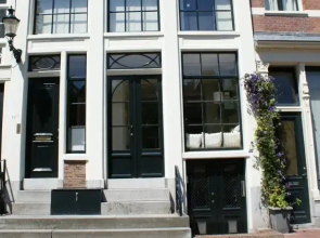 Canal Home