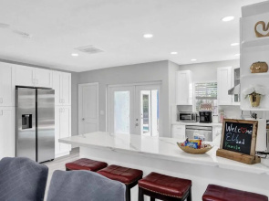 Modern 4bdr Home With Pool By The Beach