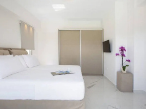 Villa O OFF White in Lefkada