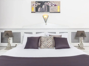 Aryes Deluxe Hotel
