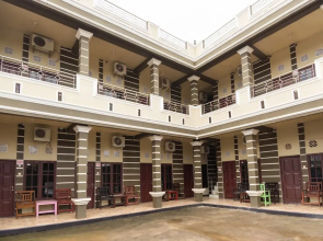 Adelia Residence By Oyo Room