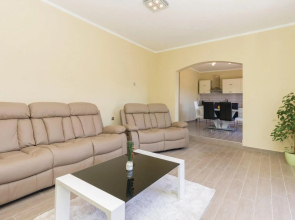 Nice Apartment in Zadar With 3 Bedrooms, Wifi and Outdoor Swimming Pool