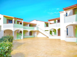 Hotel with swimming pool just 300 mt from the Baia delle Mimose-beach