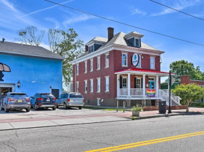 Charming Hampton Home w/ Yard: 2 Mi to Beach!