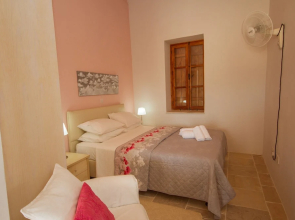 Thyone Uno Bal Cottage