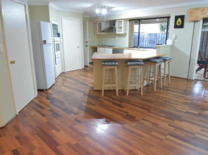 Halls Head Heaven Close To Beach sleeps 8