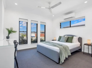 Modern Home with Private Spa and Fenced Garden