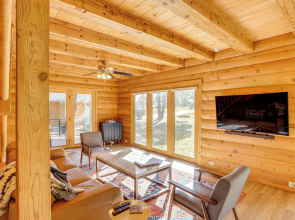 5 Mi to Dwtn: Pagosa Springs Cabin w/ Mtn Views!