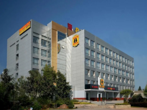 Super 8 Hotel