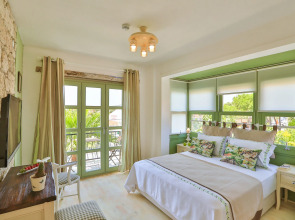 Palas Alacati - Adults Only