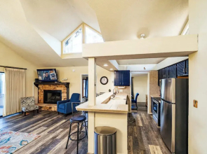 Serenity Now Quiet 4 BDR Next to Margaritaville!