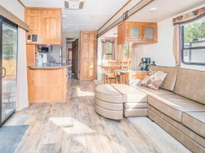 Outdoor Glamping Destination Residence RV OK40