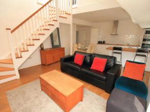 Coppinger Row Sleeps 10 Apartment