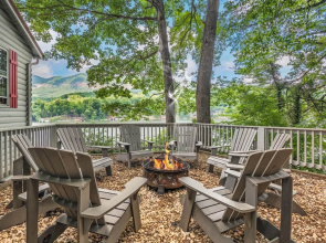 Lakeside 4BR Mountain Views Firepit Game Room