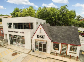 Dickson St Condo - On Dickson Street - Fayetteville Entertainment Hub