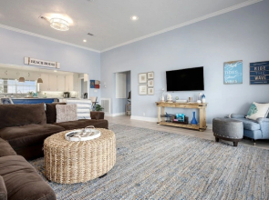 Bolivar Slam 3 Bedroom Home by RedAwning