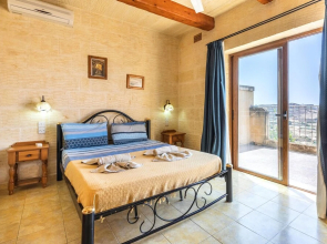 Villa Ta Debora Sleeps 8 With Pool