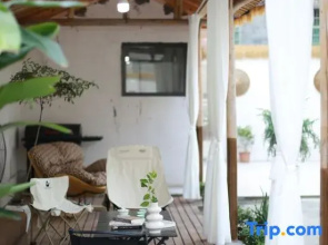 Jiuqinju Rest Xiangyang Audiovisual Homestay (Huaihua High speed Railway  Station Branch)