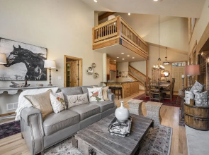 Fall River Retreat - Monthly Long-term Vacation Rental 3 Bedroom Townhouse by RedAwning