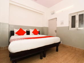 OYO 41893 Hotel Four Season