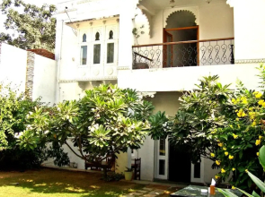 Hibiscus by Urban Nomads